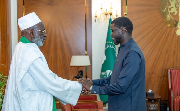Le Khalife de la famille Omarienne reçu par Diomaye