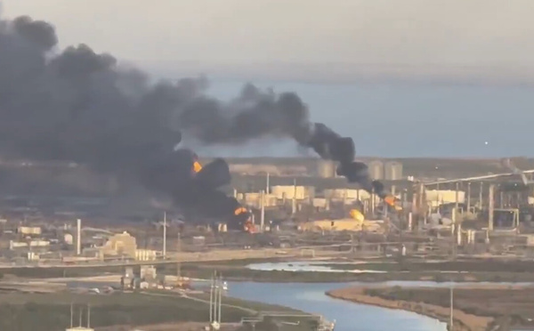 Explosion dans une raffinerie de pétrole au Texas : la population appelée à se confiner