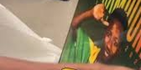 HUMOUR ET COMPLICITE DANS LA TANIERE : Koulibaly offre des tableaux personnalisés aux Lions champions d’Afrique