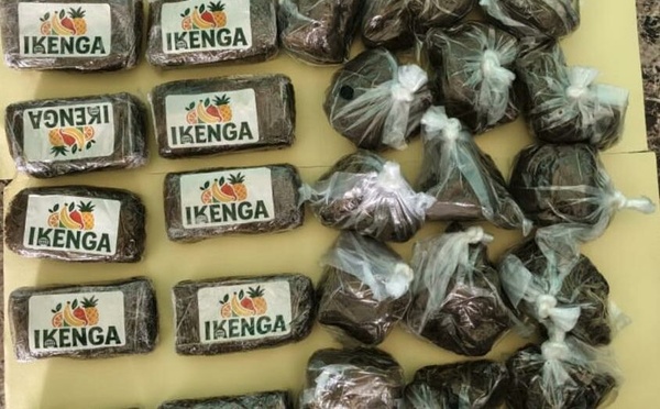 Saisie de drogue douane karang : 10 plaquettes et 26 sachets de haschich d'un poids total de 3,5 kg.