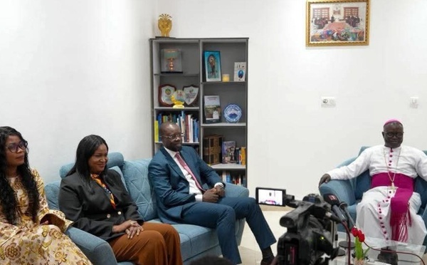 Visite de courtoisie : Sonko reçu par Monseigneur André Gueye