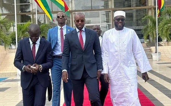 UN WEEK-END MOUVEMENTE POUR OUSMANE SONKO : Limogé vendredi Ousmane Sonko réintègre l’Assemblée nationale ce matin, El Malick Ndiaye démissionne pour lui céder le perchoir