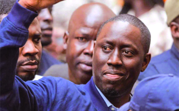 Idy, Oumar Sarr, Racine Talla, Serigne Mbaye Thiam rendent visite à Pape Malick Ndour
