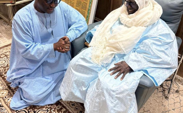 TOUBA- Le ministre de l’intérieur Mouhamadou Makhtar Cissé en visite nocturne chez Serigne Mountakha Mbacké