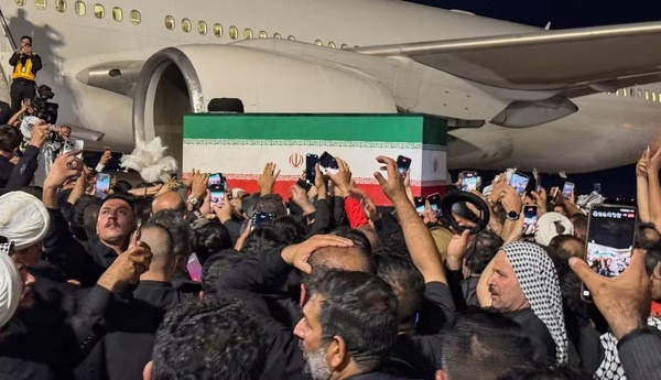 Irak : la dépouille d’Ali Khamenei accueillie à Najaf
