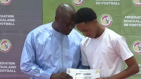 APRES L'ATTENTE, L'HEURE DES RECOMPENSES A SONNE POUR LES CHAMPIONS D'AFRIQUE U15 ET U17 : Une enveloppe globale de 311.420.000 francs Cfa leur a été remise