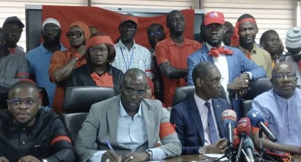 CONFERENCE DE PRESSE DES SYNDICALISTES DE LA SN HLM : Le Dg de la Sn-Hlm passe outre les injonctions du Ca et du Pm et essuie les critiques des syndicalistes