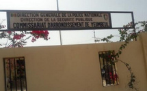 Il piège son pote homo, l'attire dans sa chambre et alerte les voisins